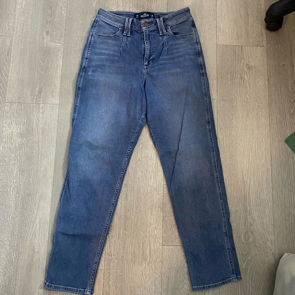 Hollister High Rise Mom Jeans